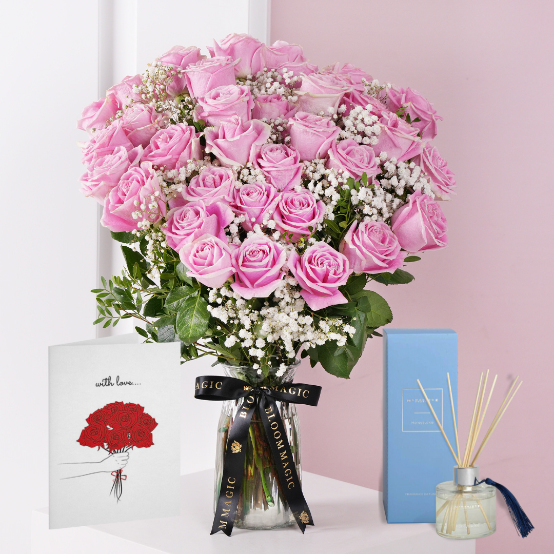 
              La Vie En Rose - Anniversary Gift Set
