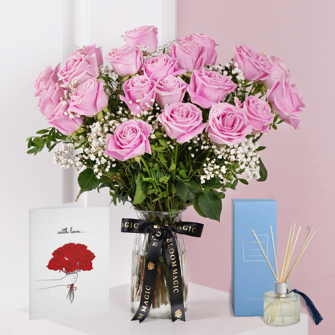 
              La Vie En Rose - Anniversary Gift Set